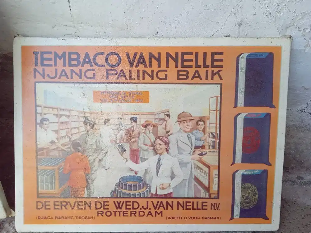 Iklan diatas plaat logam