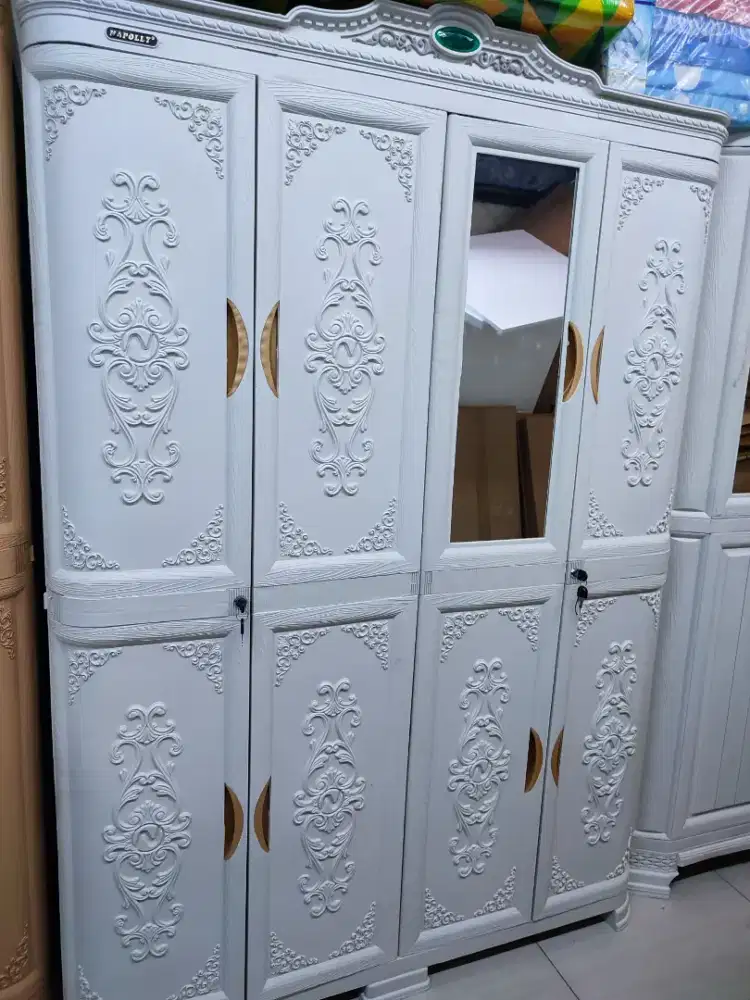 Lemari plastik anti rayap