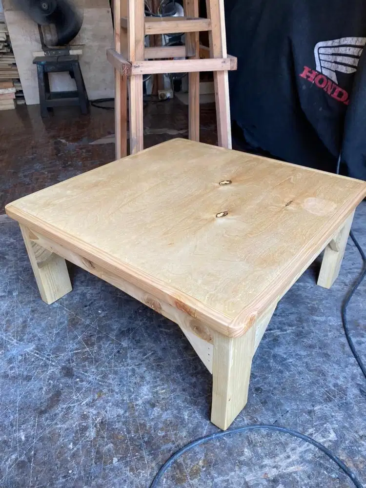 Meja tatakan kulkas atau meja tatakan mesin cuci