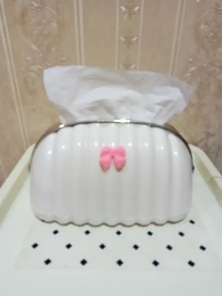 Tempat tissue putih