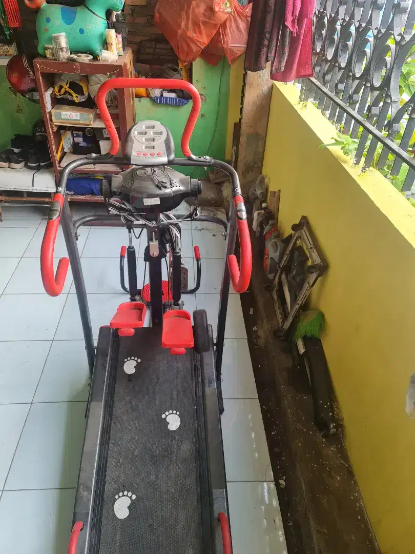 Trailer jual cepat sdh tidak dipakai lagi,maa8h bagus.