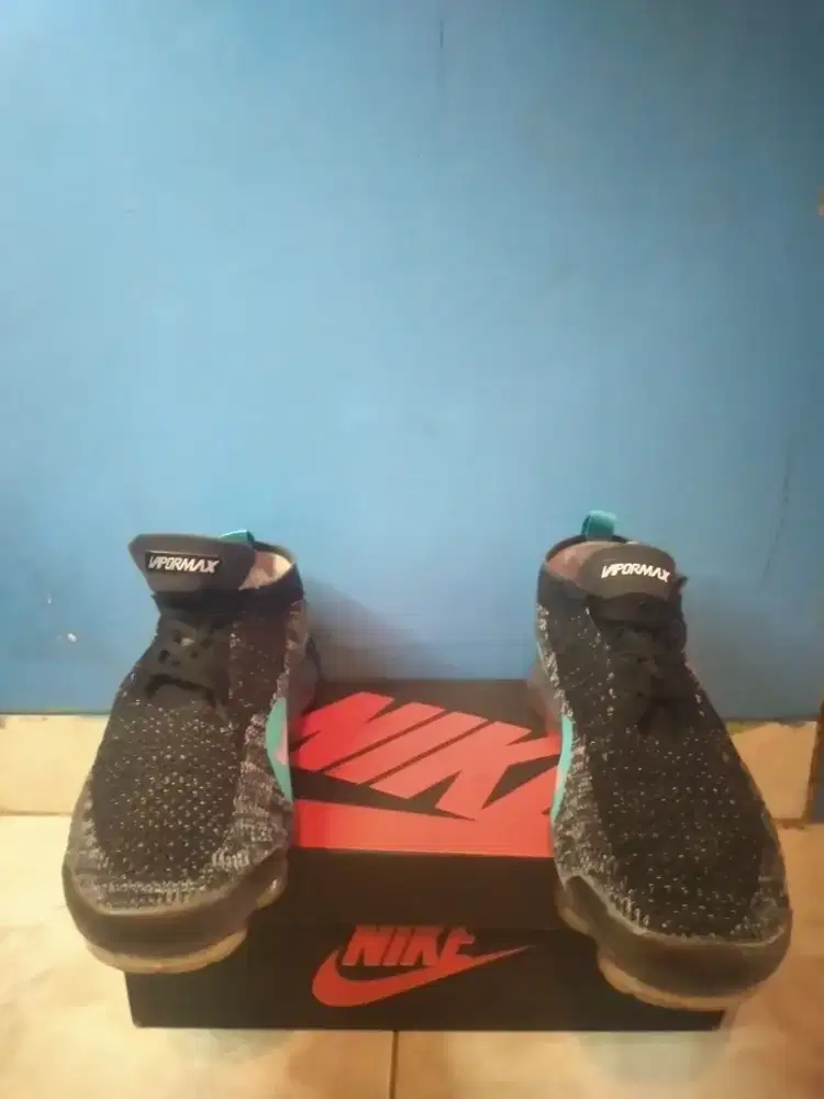 Jual cepat murah sepatu nike vapormax flyknit 2 trainers ori.