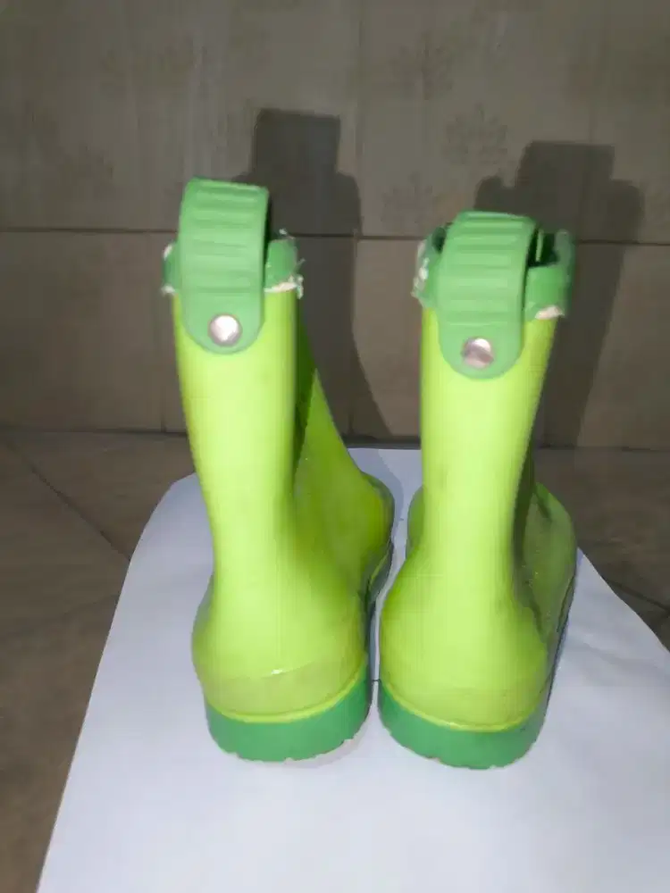 Boots anak green color