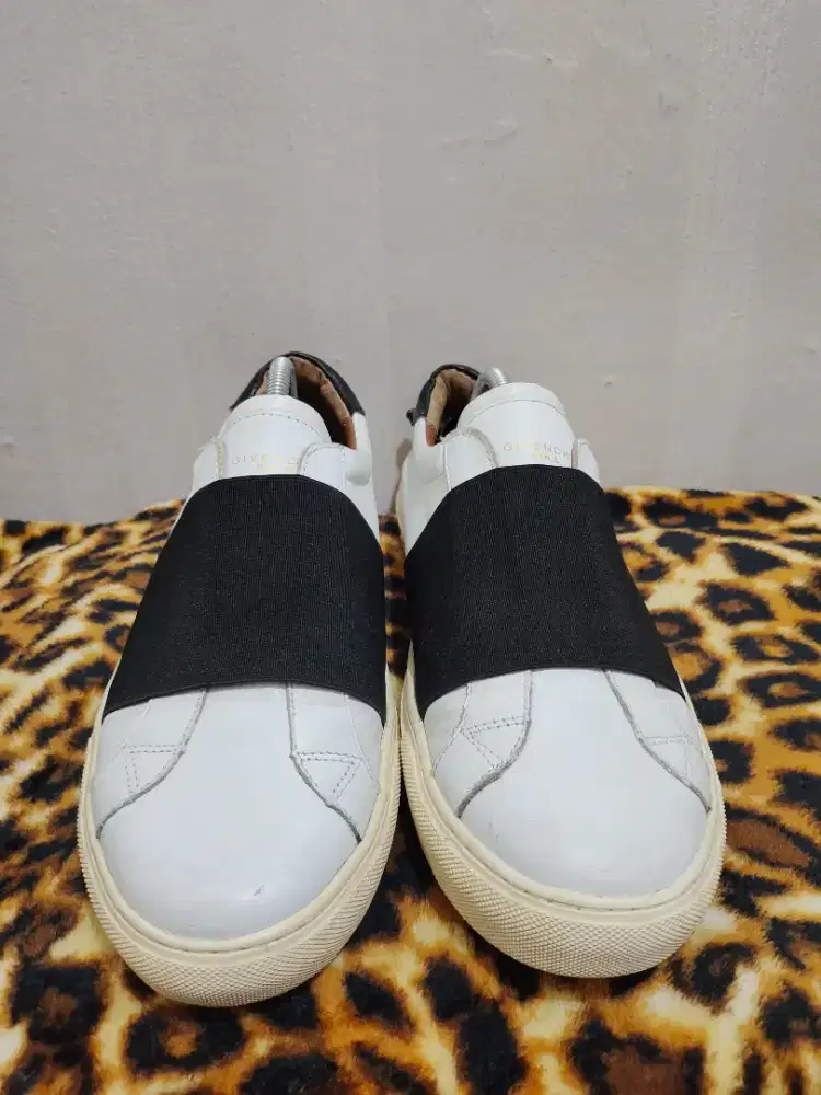 Sepatu Givenchy Paris