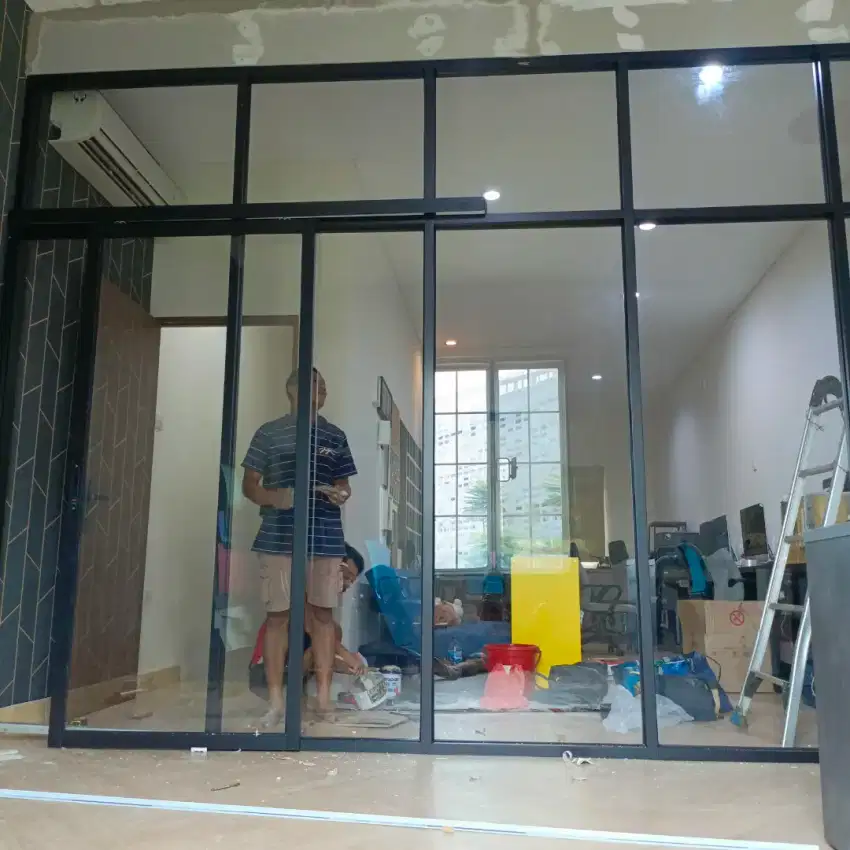 Pintu dan kusen aluminium