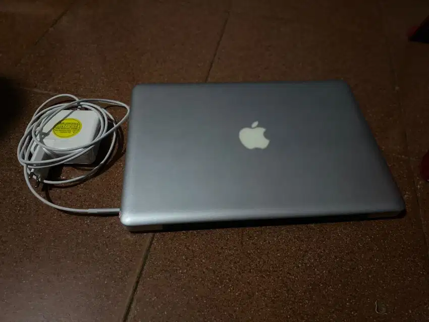 Macbook pro 2011 13inch i5 4/256