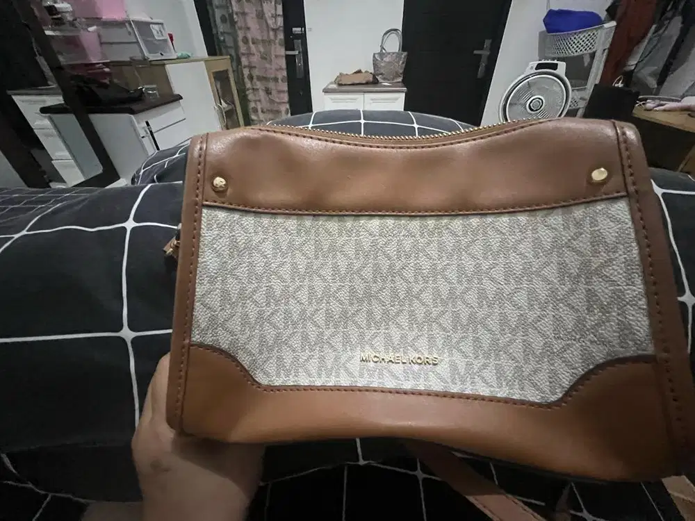 Prelove tas slempang Michael kors autentic