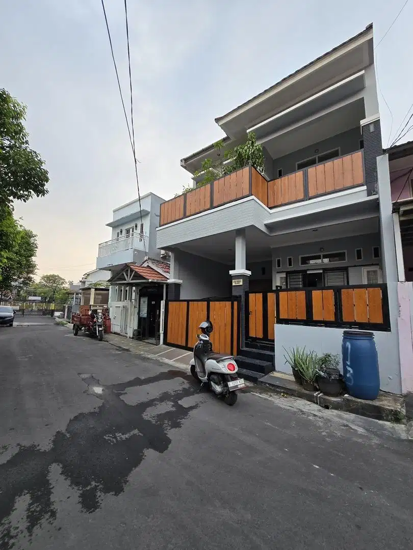 Rumah cantik Furnished,selangkah menuju Mall Grand Galaxy Park, galaxy