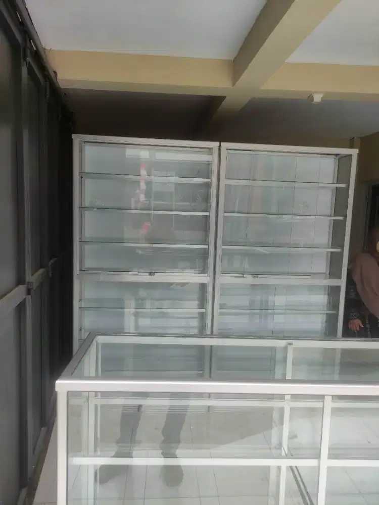 Etalase tinggi  lemari apotik  tinggi  2 m