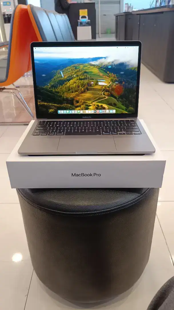 Di B E L I harga tinggi Macbook Pro Air M1 M2 M3 barang di jemput/cod