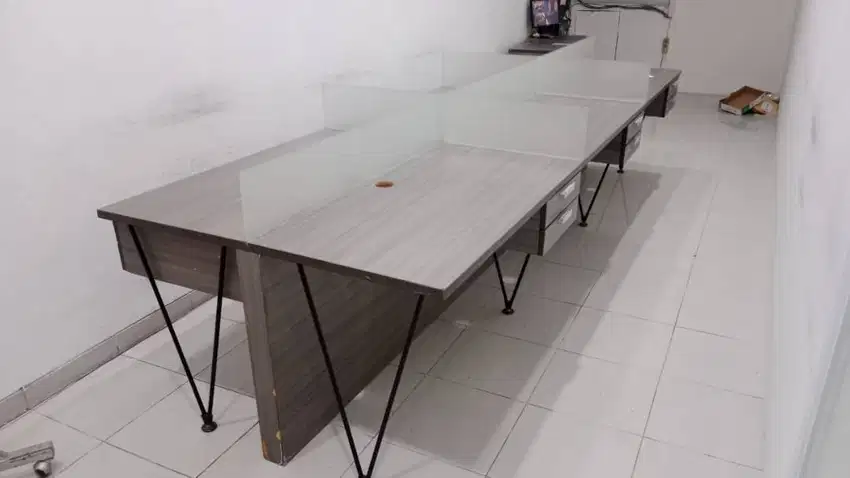 Dicari  meja meeting bekas kantor