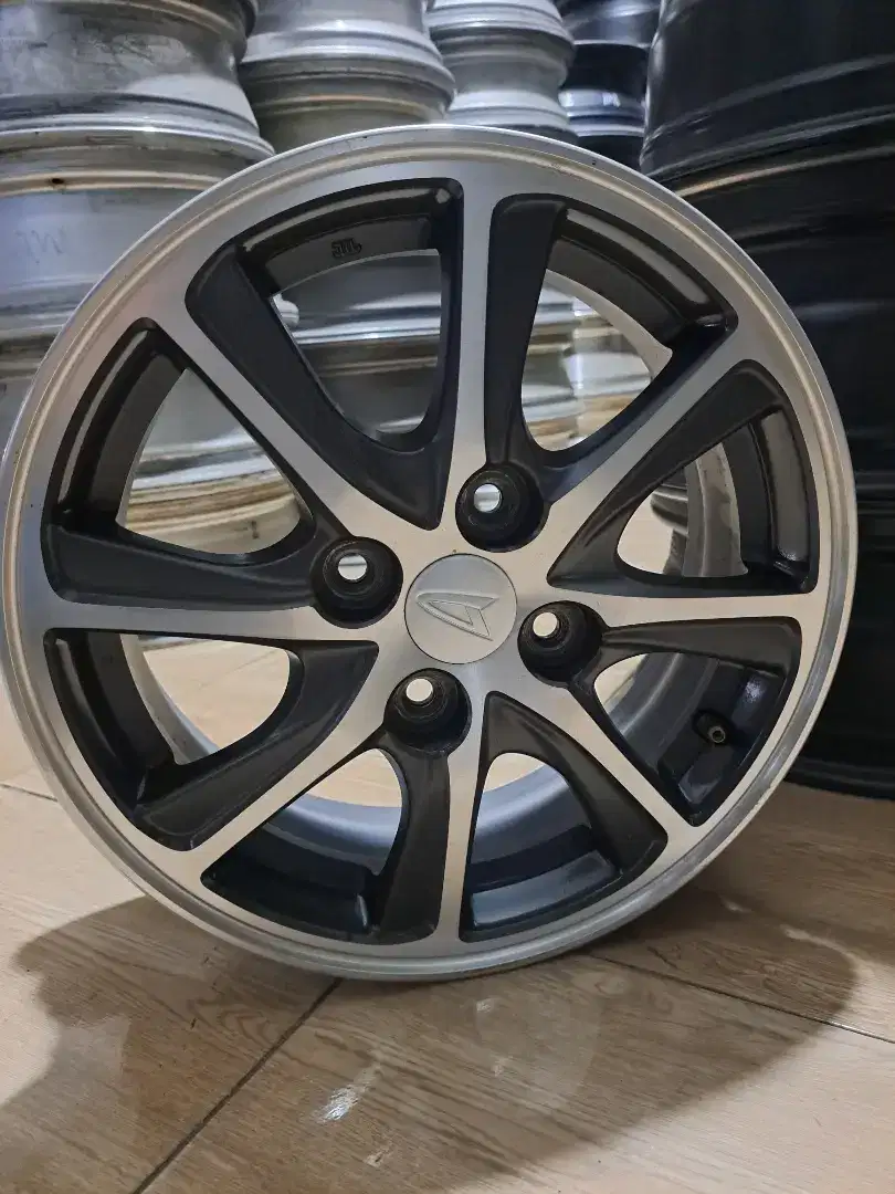 Velg oem sigra/calya R14 pcd4x100 lebar et 45