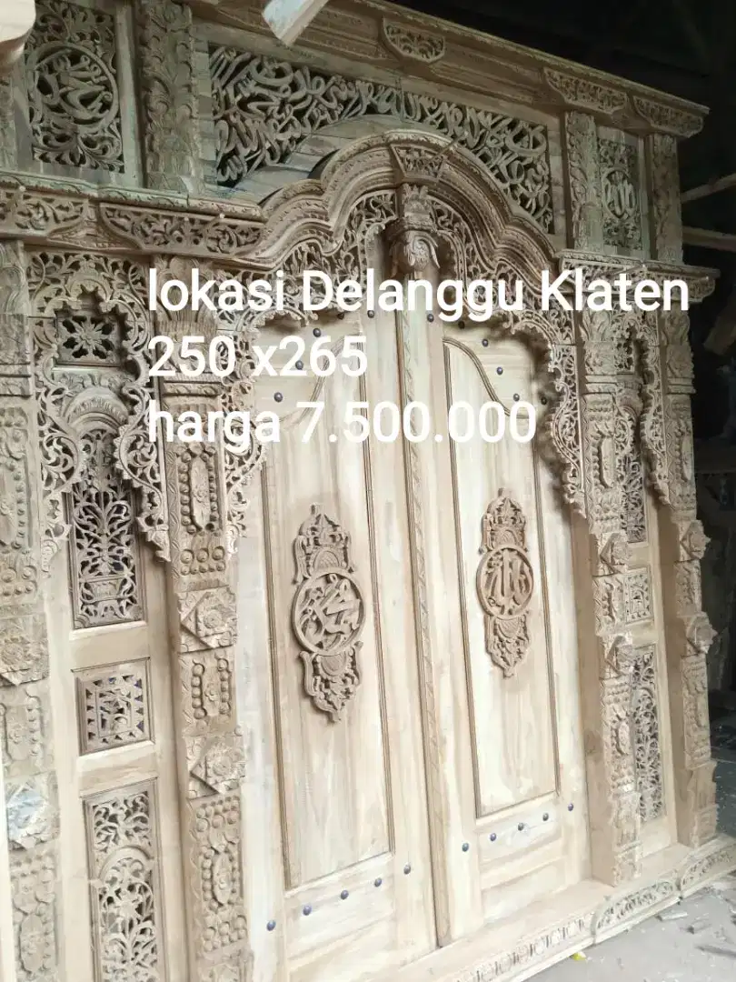 Gebyok pintu depan rumah kayu jati