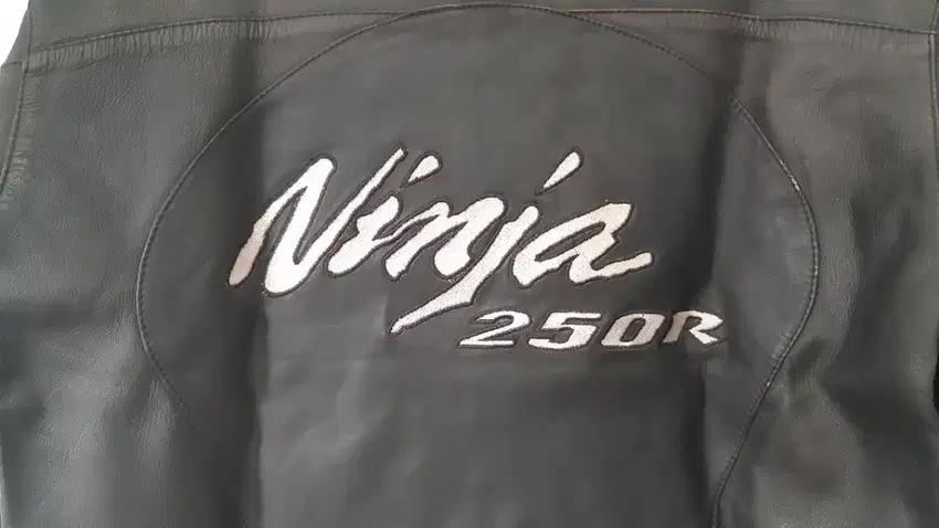 Dijual Jaket Kulit Bawaan Ninja 250 Karbu