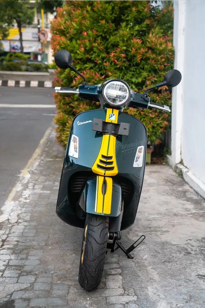 Collector Item Vespa GTS 300 Limited Racing Sixties Mulus Siap Pakai