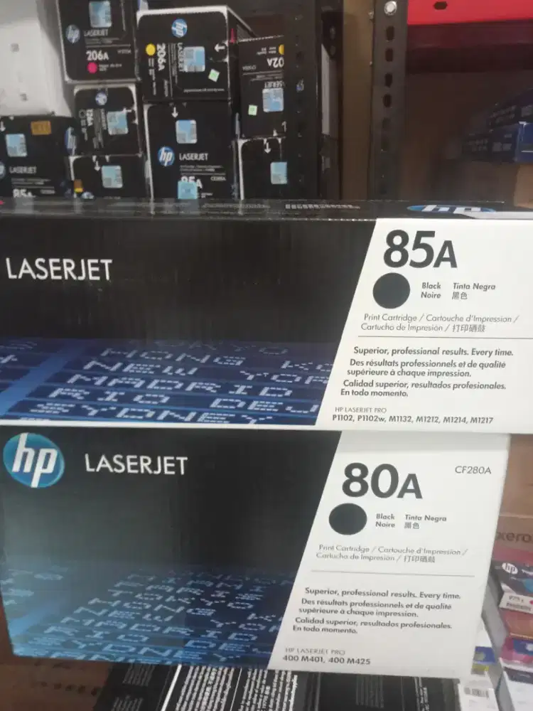 Menampung tinta printertoner baru/bekas