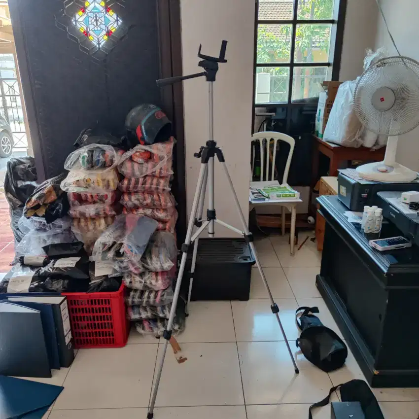 Standing Tripod kamera / HP kaki tiga
Tinggi 138cm