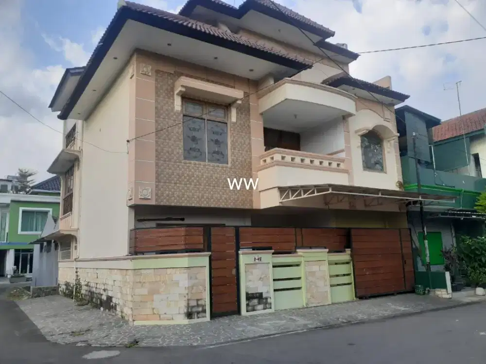 Jual rumah mewah lokasi baturan colomadu lt 120m harga 2,3Myd nego