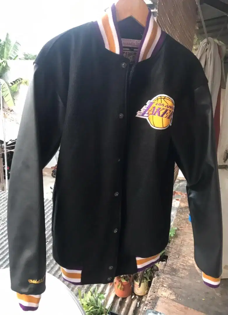 JAKET LAKERS  Harga 350Nego