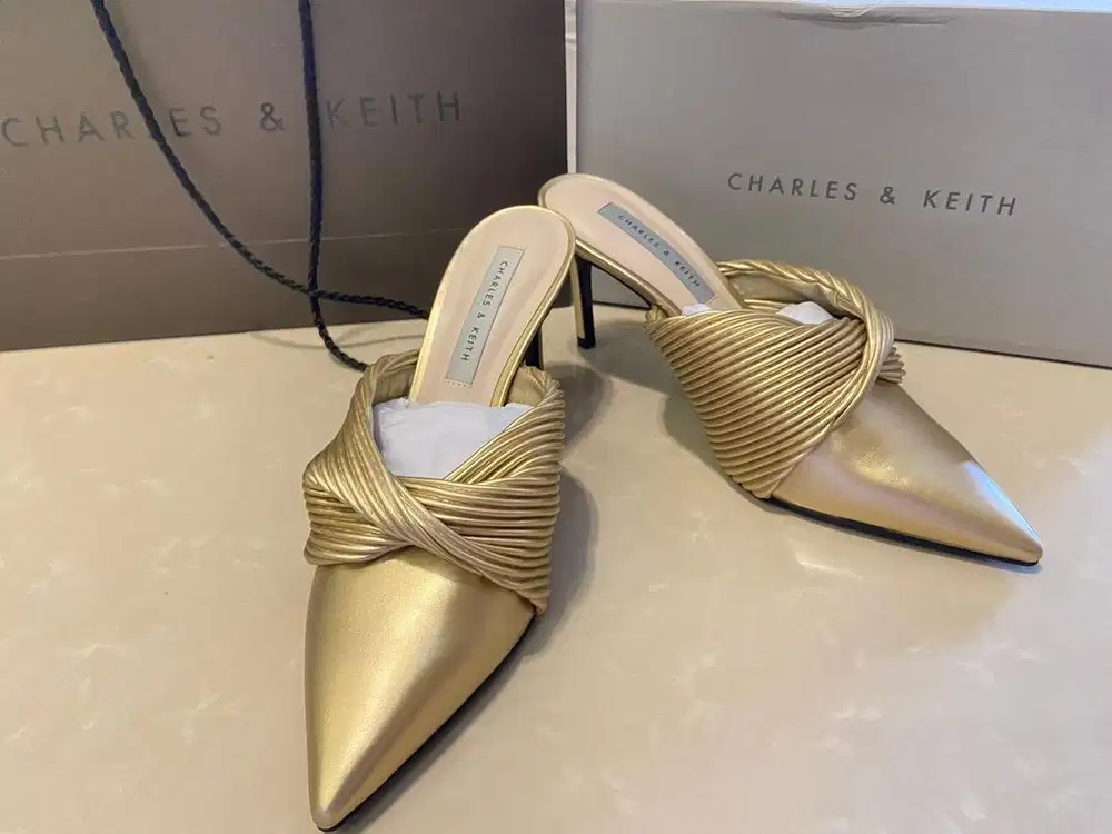 Sepatu Charles & Keith (ORI)