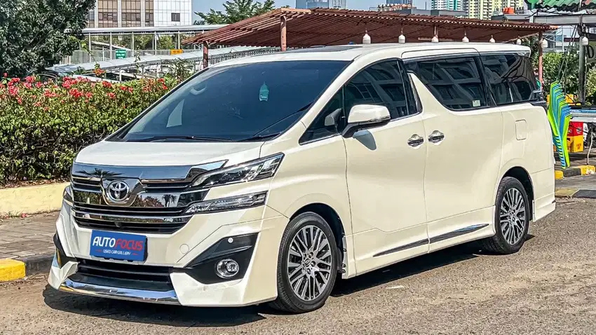 TDP 80 JT   Toyota Vellfire 2.5 G Limited ATPM AT 2017  White On Black