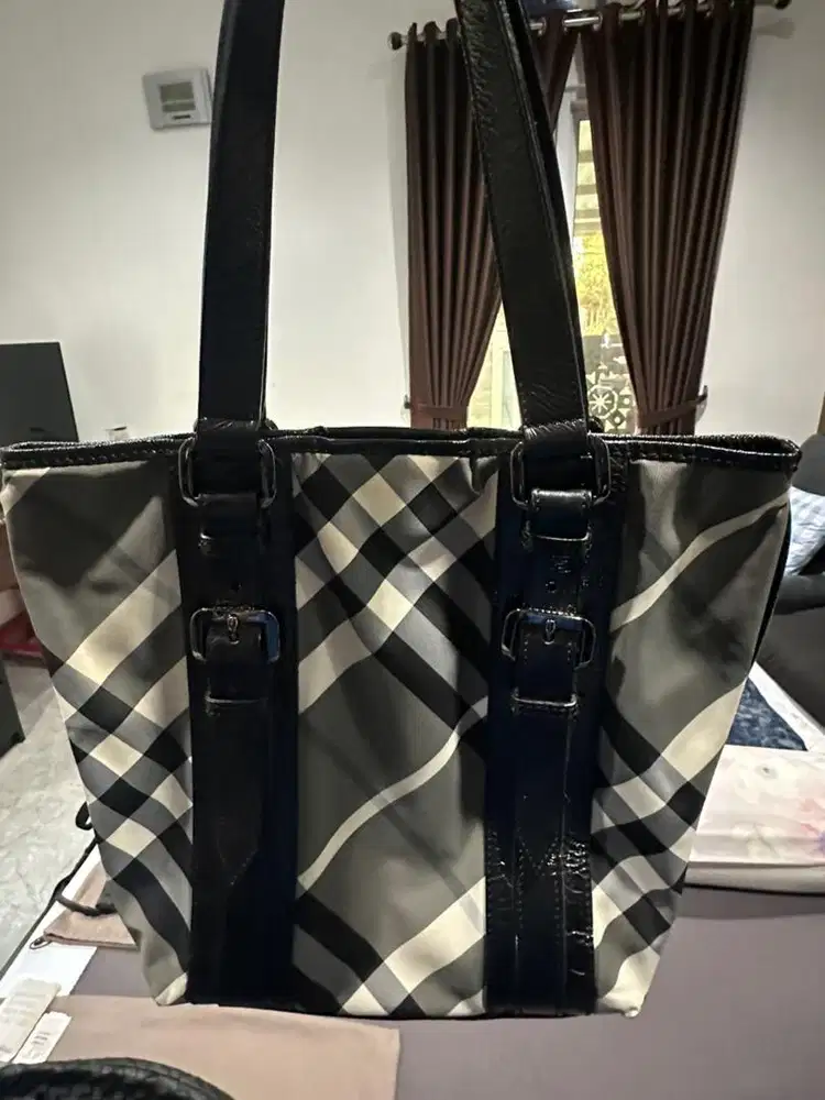 Burberry Tote Bag . Original guaranteed.