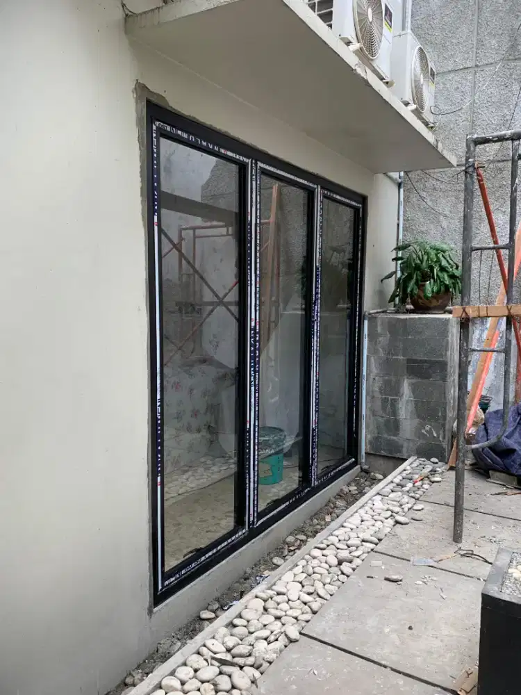 Aluminium kusen dan kaca