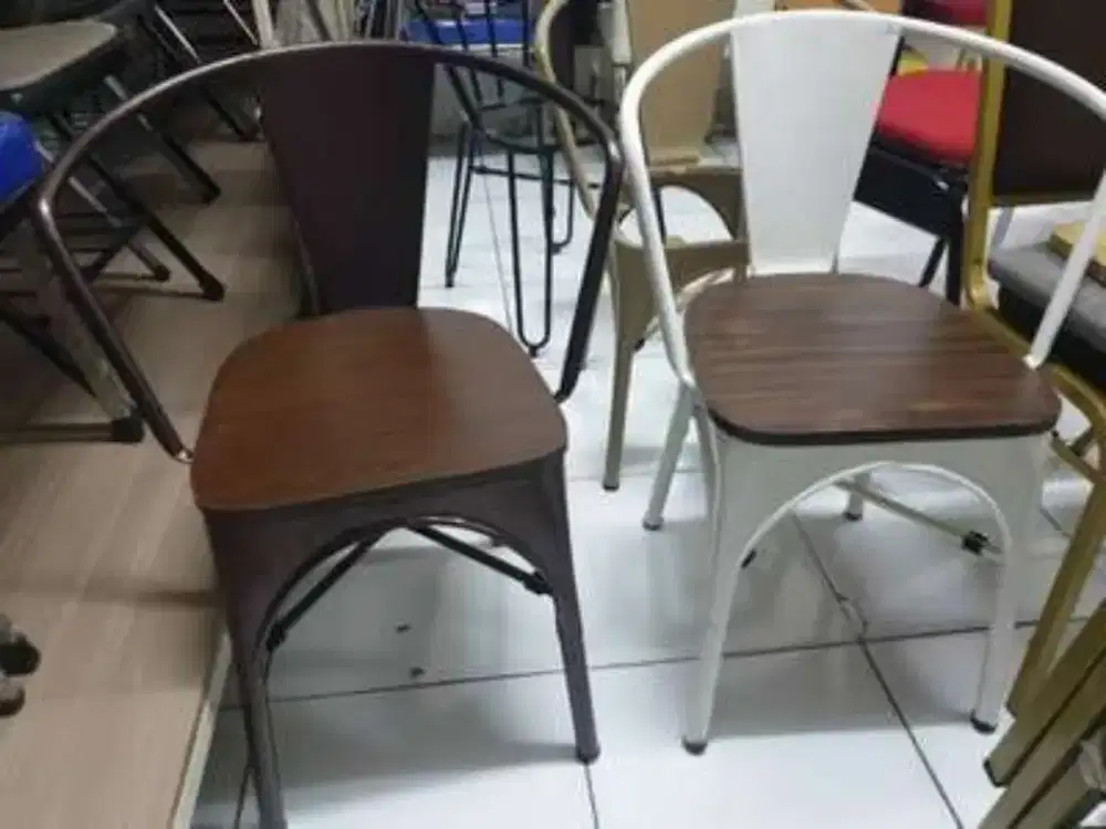 Kursi cafe besi