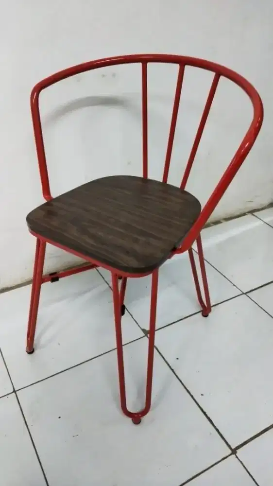 Kursi cafe besi 3 jari