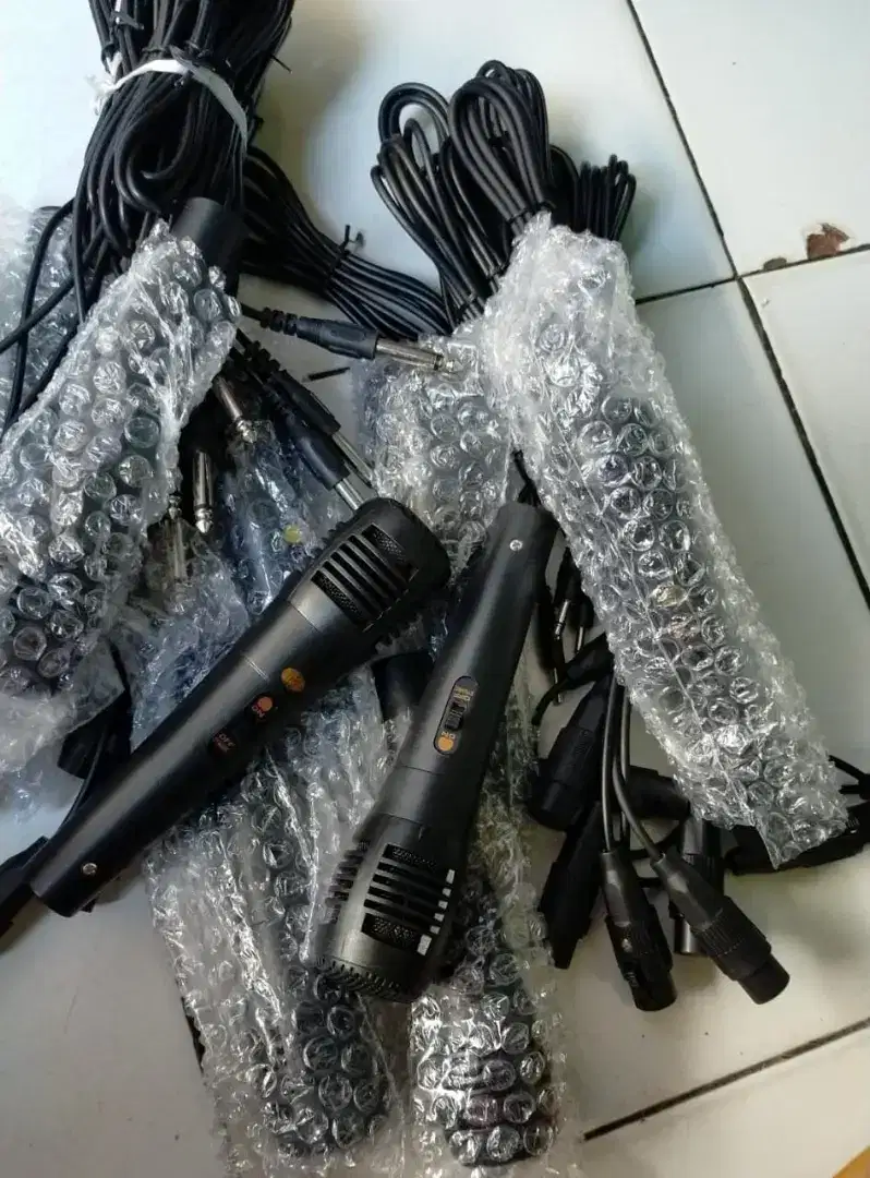 Microphone jek besar dan kecil