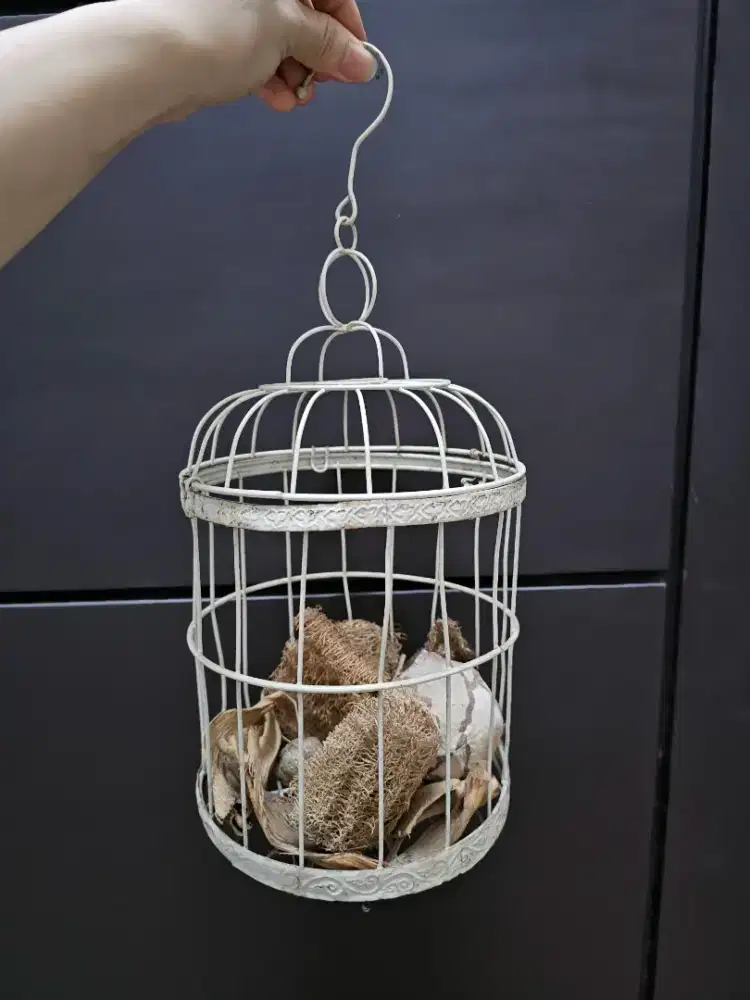 Gantungan dekorasi keranjang vintage