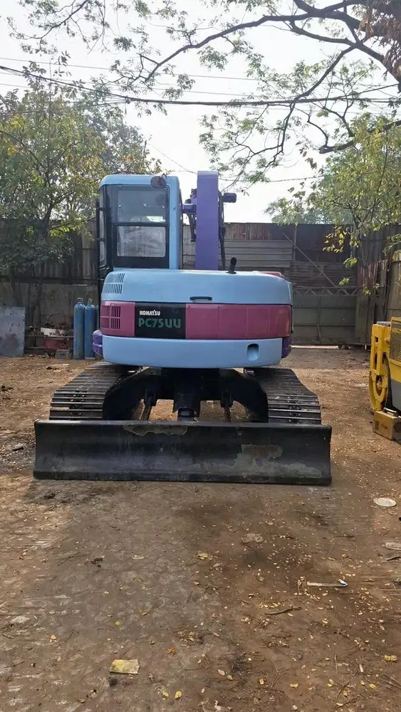 Excavator Komatsu PC75UU-2