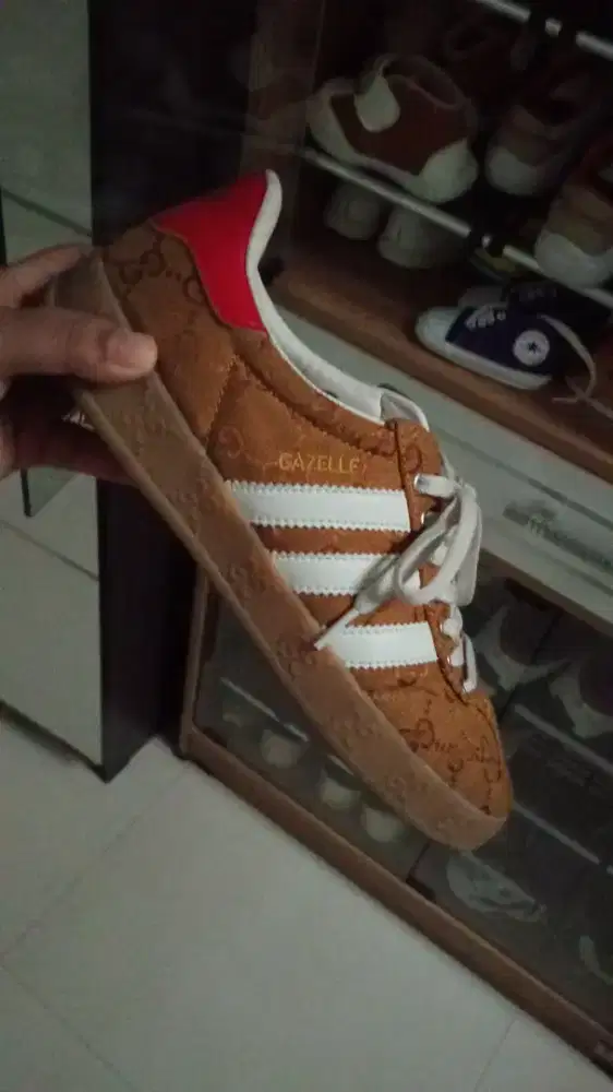 Jual cepat sepatu Adidas gucci