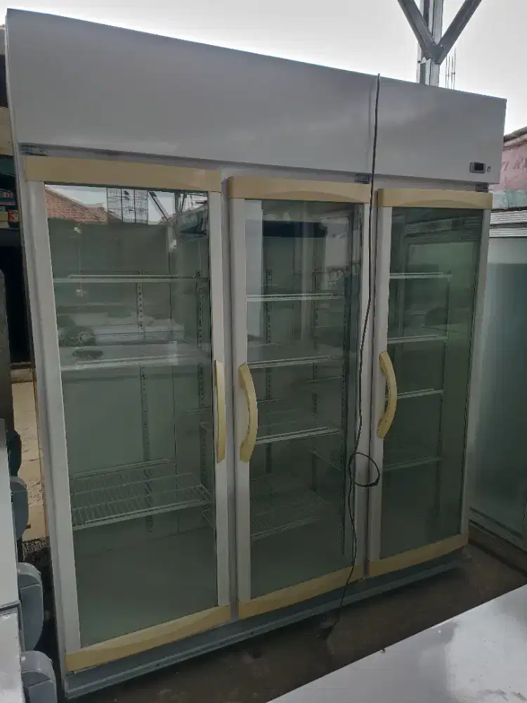 Chiller Showcase 3 pintu