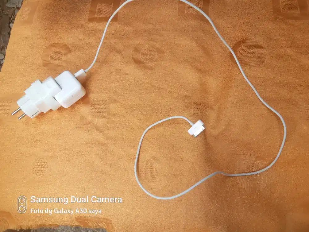 Charger original Apple bawaan ipad 2.1 amper 5.1 V model A1357