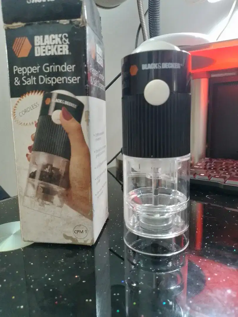 Black & Decker Pepper grinder & Salt dispencer