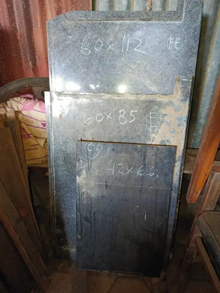 marmer bekas warna hitam