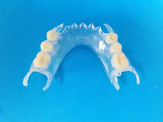 Gigi palsu kualitas terbaik semi fleksibel