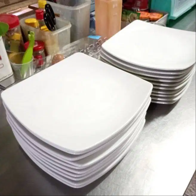 Piring Makan Keramik Porcelain Kotak Merek Legacy SQ001