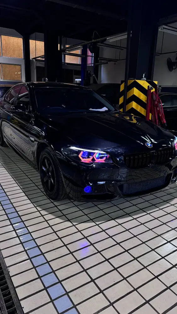 SUPER RARE! - BMW 535i 2011 - AT BLACK ON BLACK (PEMAKAIAN PRIBADI )