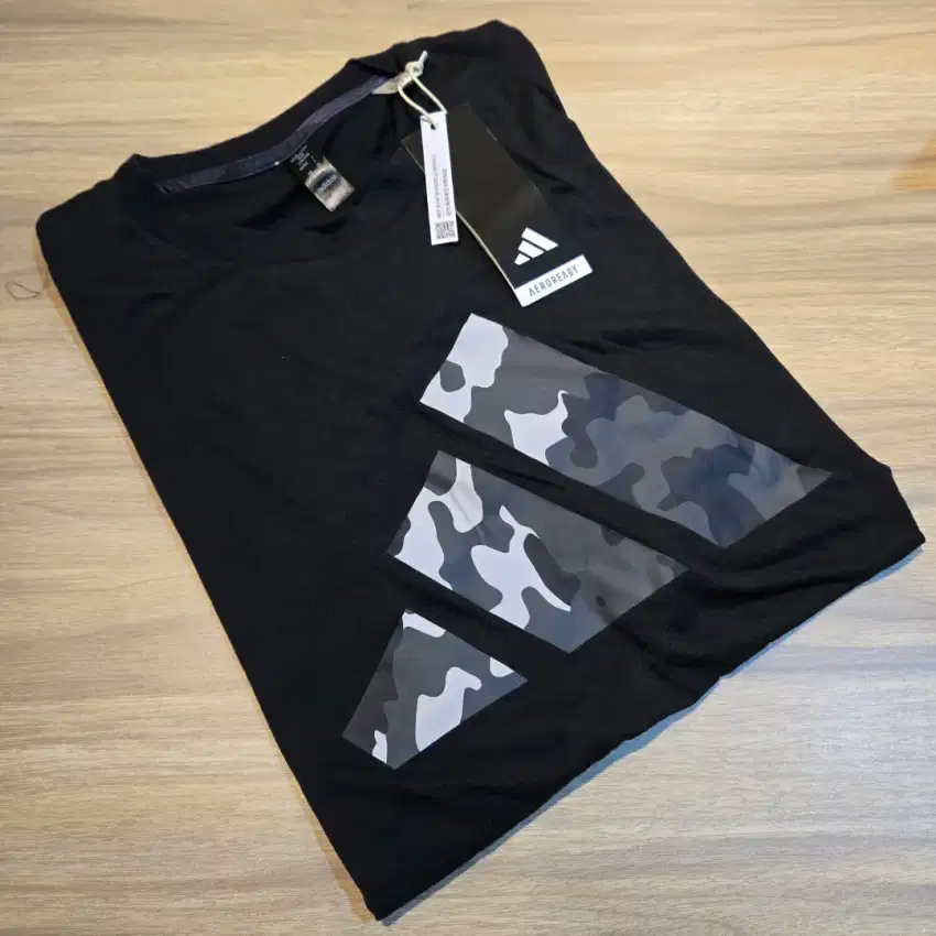 T shirt Adidas original size M slimfit