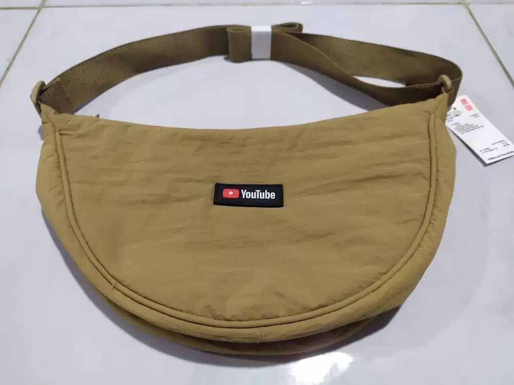 Tas Bahu Mini Bulat Wanita Uniqlo Warna Krem
