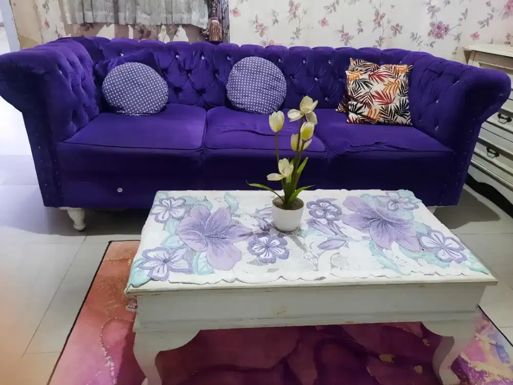 Sofa classic Warna Ungu