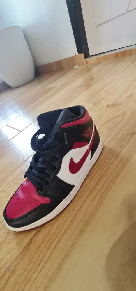 Jual sepatu NIKE Air Jordan MID ukuran 44 Original