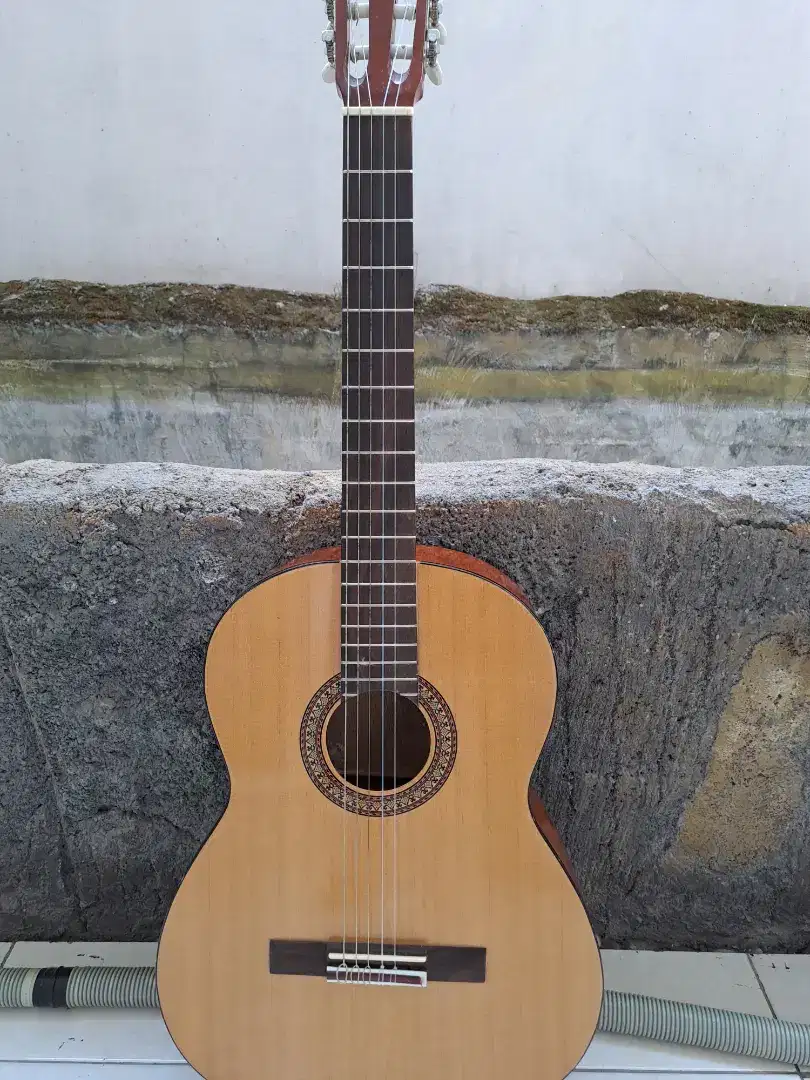 Gitar akustik second