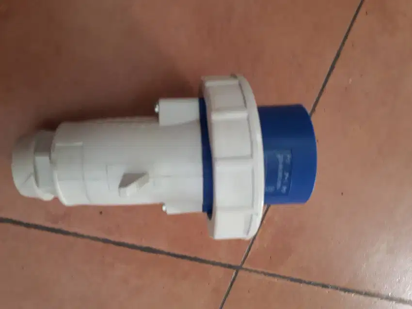 Legrand IP67 3-pin socket 56323 untuk kabel daya tinggi (A291)