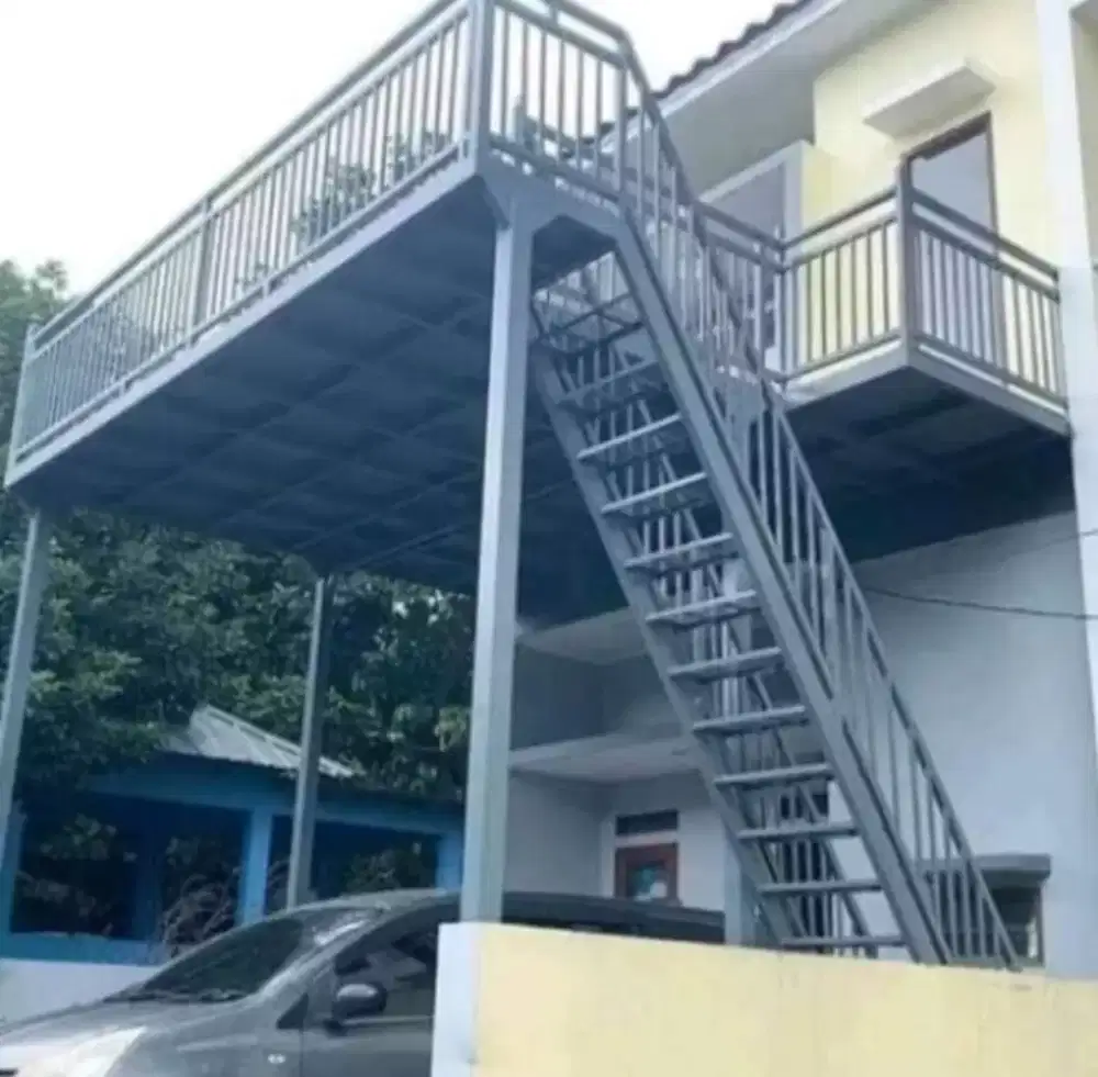 Mazanine luar rumah