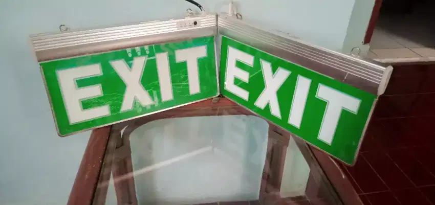 SIGN EXIT LAMPU PETUNJUK EXIT SIGN