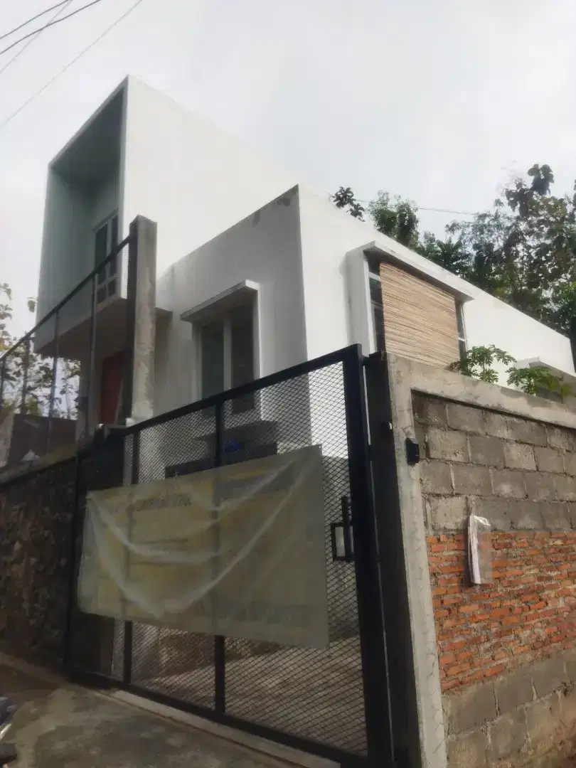 Rumah tumbuh. Rumah modern minimalis. Konsep villa