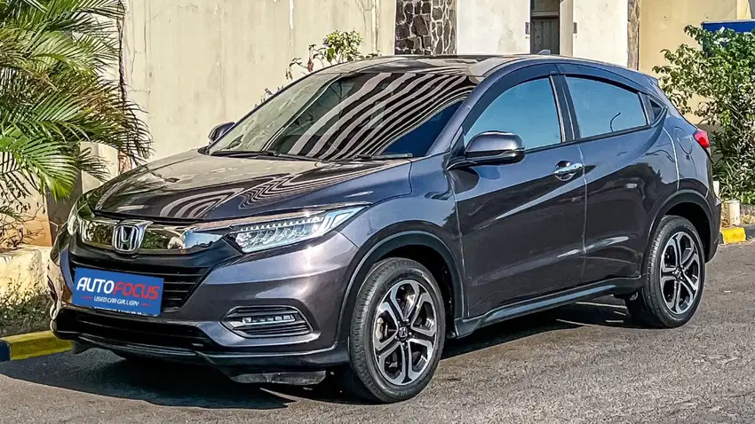 Honda Hrv 1.5 L SE AT Facelift Abu Grey metalik nik 2021 Low Km asli